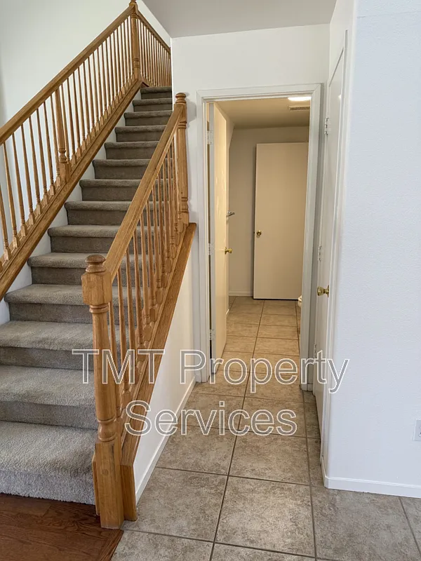 4 bed, 3.0 bath, 2312 sqft, $4,380 — Photo 4