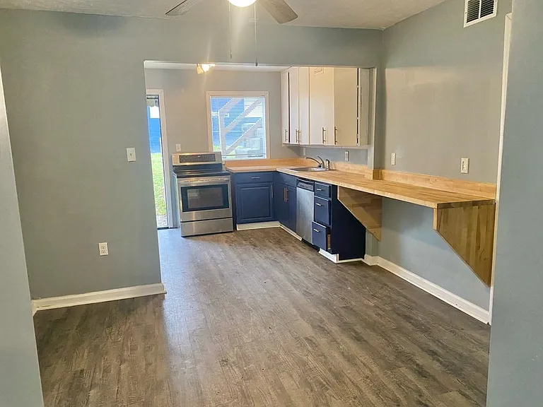 324 E Pershing St — Photo 6