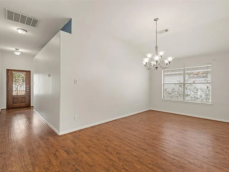 5935 Wildbriar Ln — Photo 2