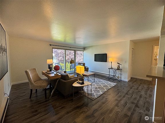 3rd image of 11010 NE 68th St #624