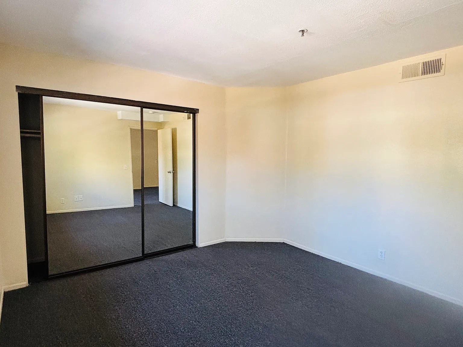 2 bed, 1100 sqft, $3,595 — Photo 4