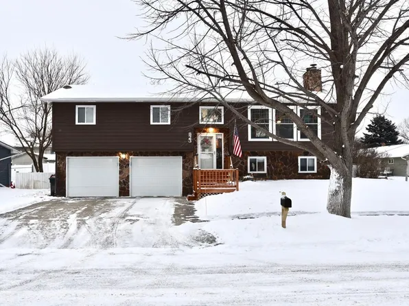 823 Cherry Dr, Pierre, SD 57501