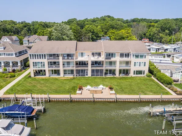 2252 Black Lake Ave, Holland, MI 49424