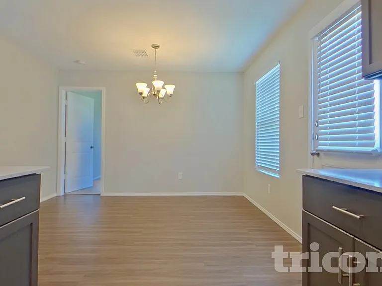 405 Falling Star Dr — Photo 5