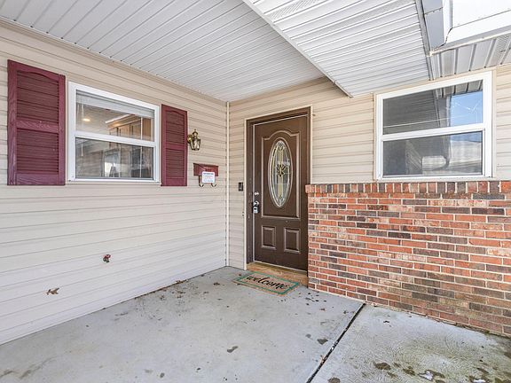 5th image of 1582 Southwood Ave