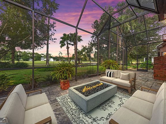 3rd image of 535 Cardinal Cir E