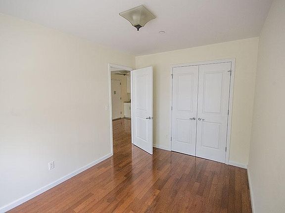 4th image of 261 Evergreen Ave APT 1F