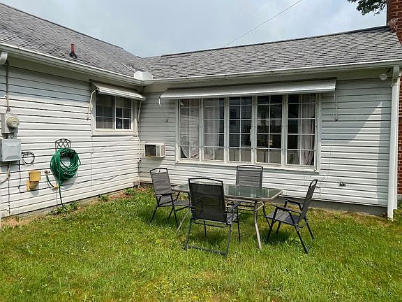 3rd image of 10 Little Pine Pl