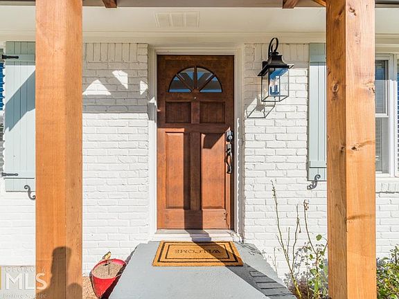 3rd image of 1447 Spruce Dr SE