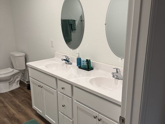 4th image of 23492 Harper Ave