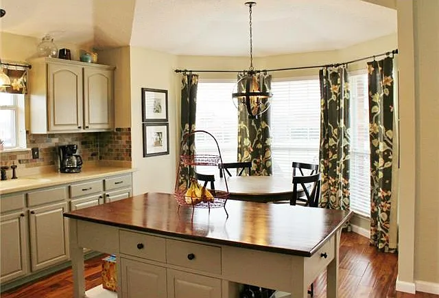 629 Rothschild Ln — Photo 7