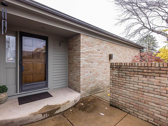 3rd image of 6486 Strathaven Ct N