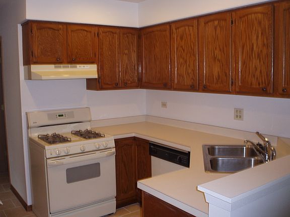 4th image of 1332 Queensgreen Cir #1332