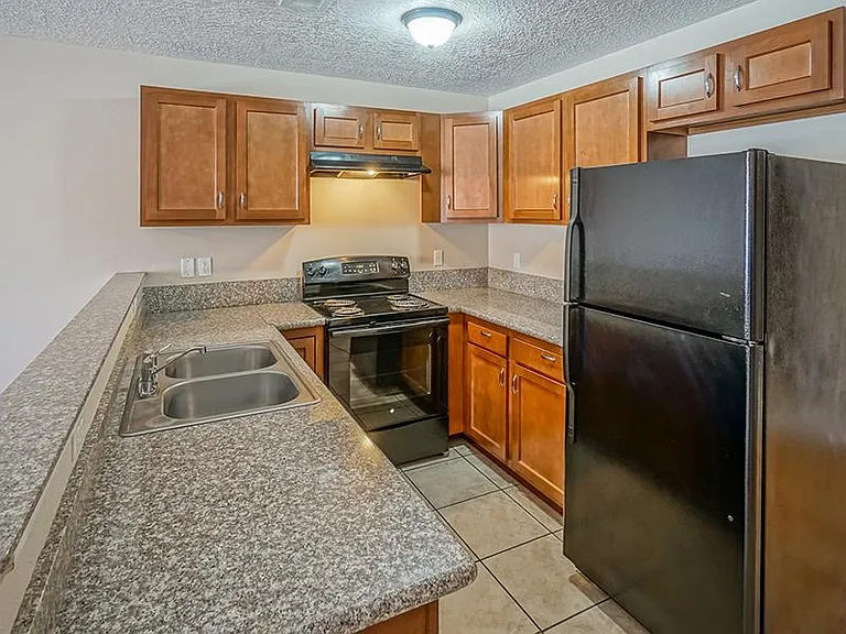 Kitchen|3-Bedroom 2-Bathroom Townhome| Coronado Townhomes