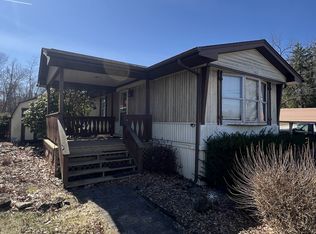 1104 S Grandview St, Youngwood, PA 15697