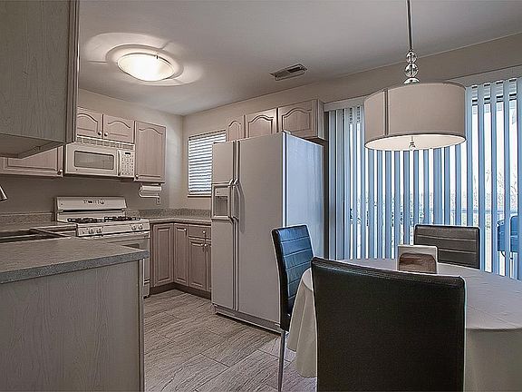 5th image of 1241 Woodland Point #I