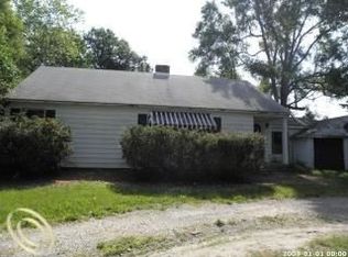 1168 Merry Rd, Waterford, MI 48328