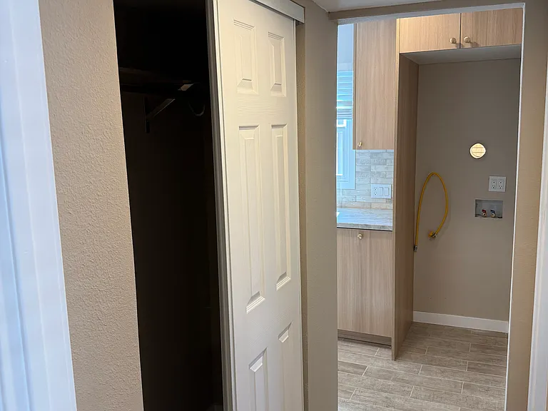245 W Dryden St #A — Photo 10