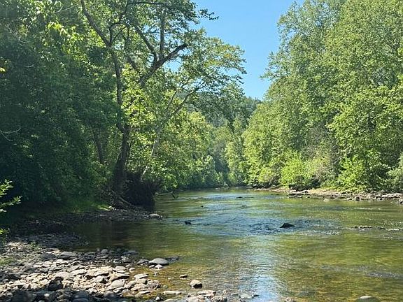 2nd image of 815 Maury River Rd