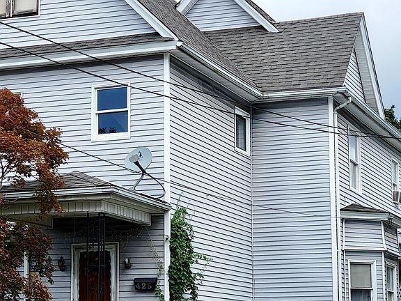 2nd image of 425 Cherry St