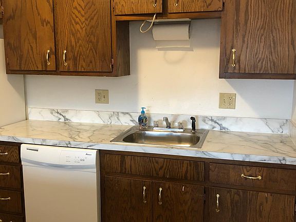 4th image of 2021 NW Hickory Ln APT 5