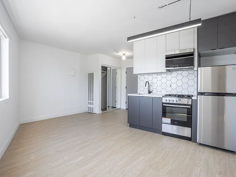 1811 Tamarind Ave — Photo 30