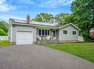 107 Avenue E, Holbrook, NY 11741