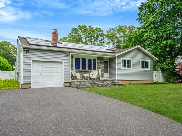 107 Avenue E, Holbrook, NY 11741