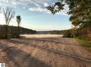 Acorn Ridge Trl, Beulah, MI 49617