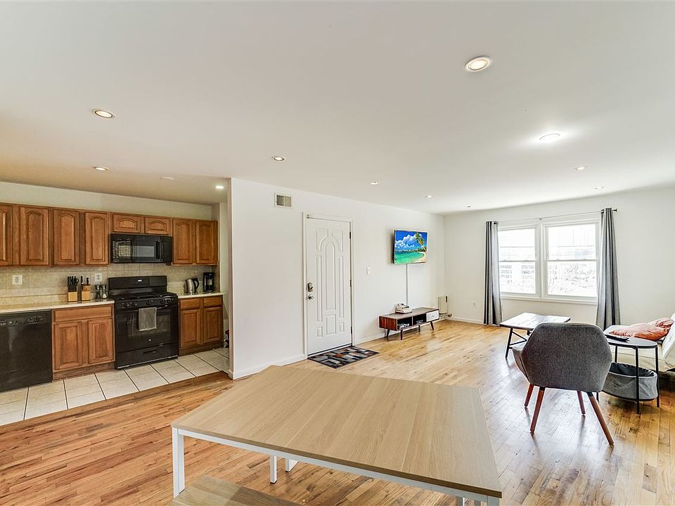 1st image of 50 Trenton St Floor 1
