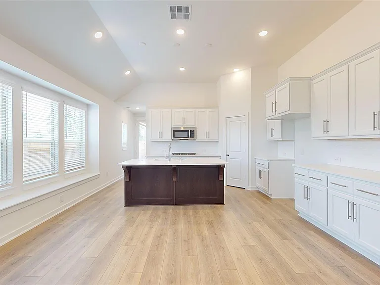 570 Sand Branch Dr — Photo 5