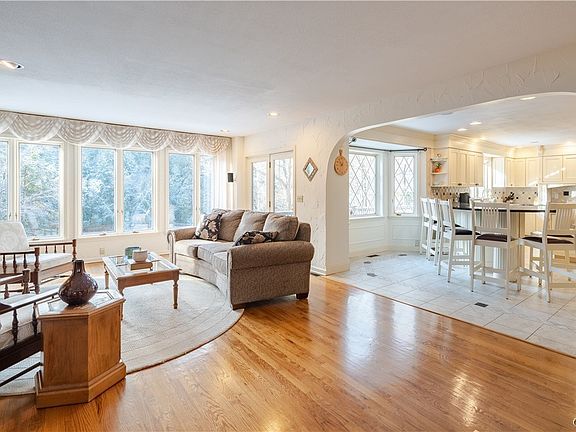 5th image of 4827 Briarwood Ln