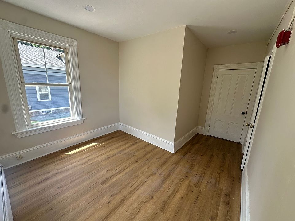 2nd image of 11 Dedford St #2L