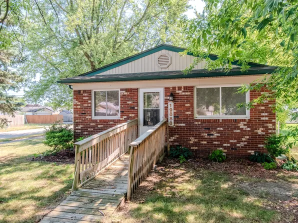 19888 Broadacres St, Clinton Township, MI 48035