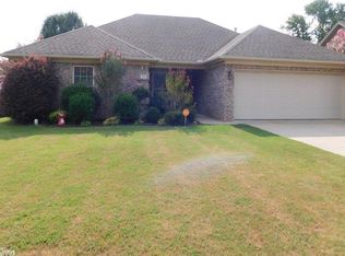 121 Madrid Dr, Benton, AR 72015