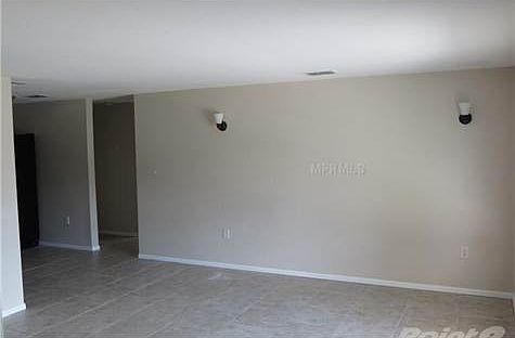 5th image of 405 Center St