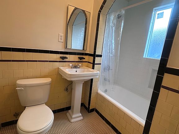 5th image of 1356 N Gardner St APT D