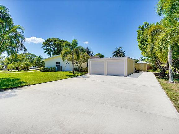 5th image of 1582 NW Palm Lake Drive