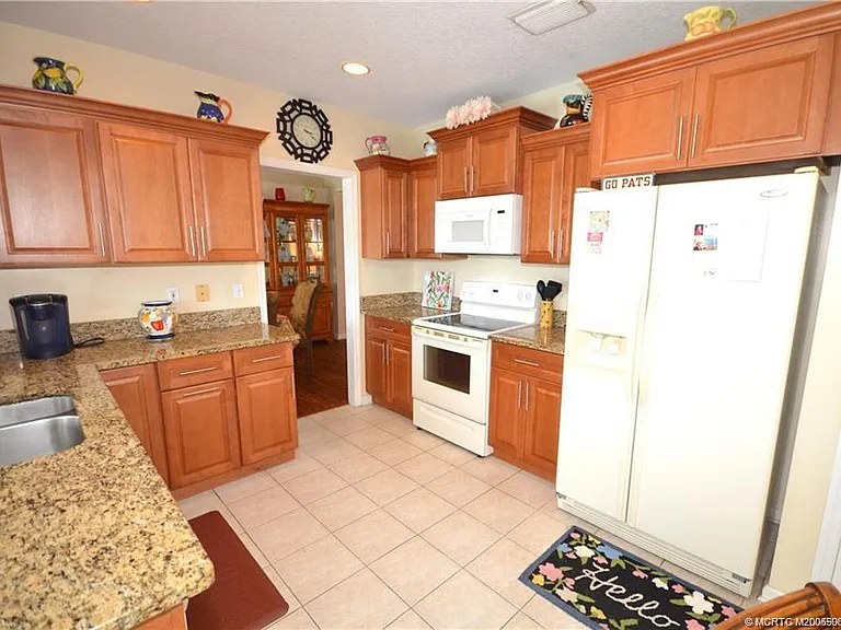 753 NW Waterlily Pl — Photo 5