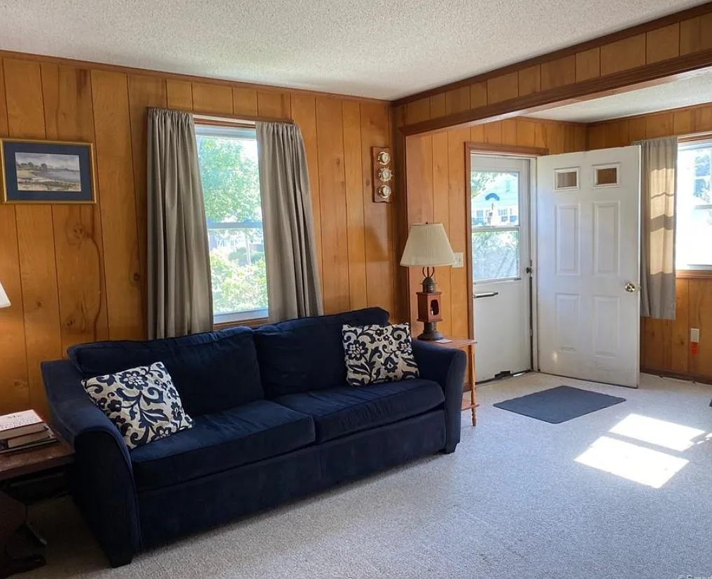 3 bed, 969 sqft, $2,000 — Photo 2