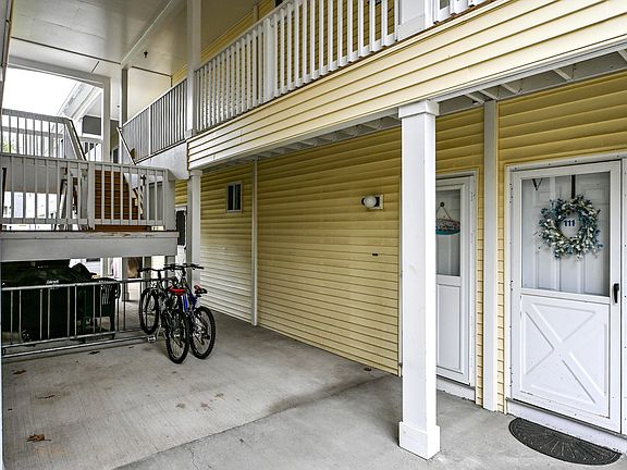 2nd image of 1762 Post Road #111
