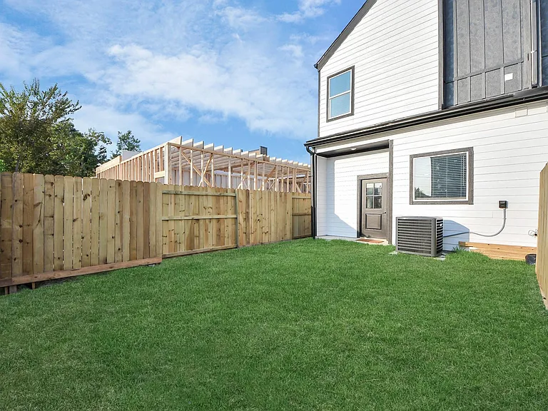 8533 Amadwe St #B — Photo 36