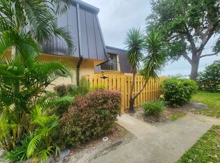 2481 Waterside Dr, Lake Worth, FL 33461
