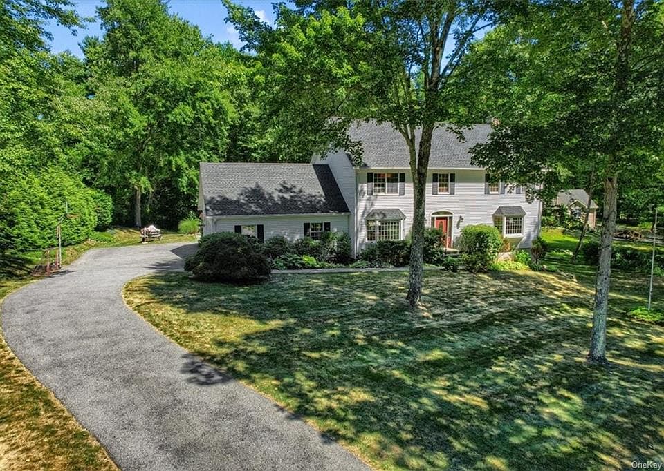 1st image of 14 Bear Berry Ln