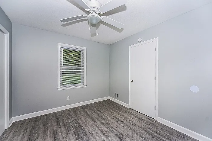 21 Newport Dr — Photo 7
