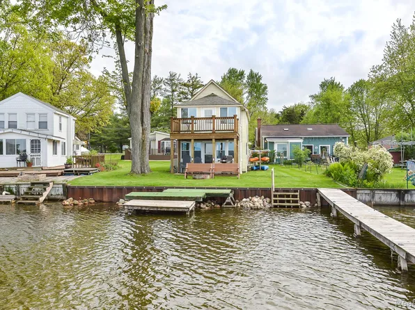 8980 Dexter Pinckney Rd, Pinckney, MI 48169