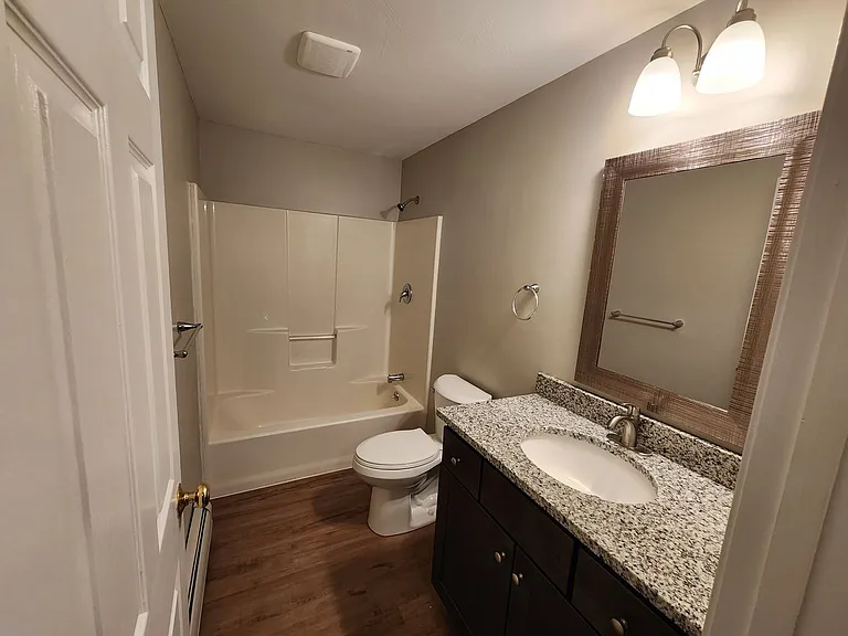 75-77 W Elmwood Ave — Photo 21
