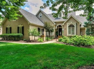 6529 N National Dr, Parkville, MO 64152