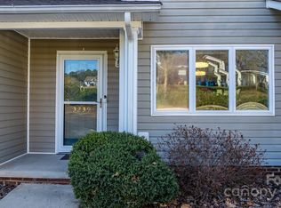 3239 White Oak Ct, Claremont, NC 28610
