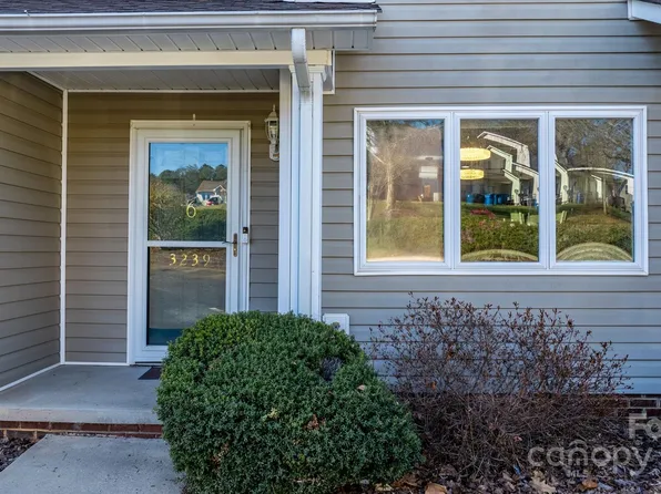 3239 White Oak Ct, Claremont, NC 28610